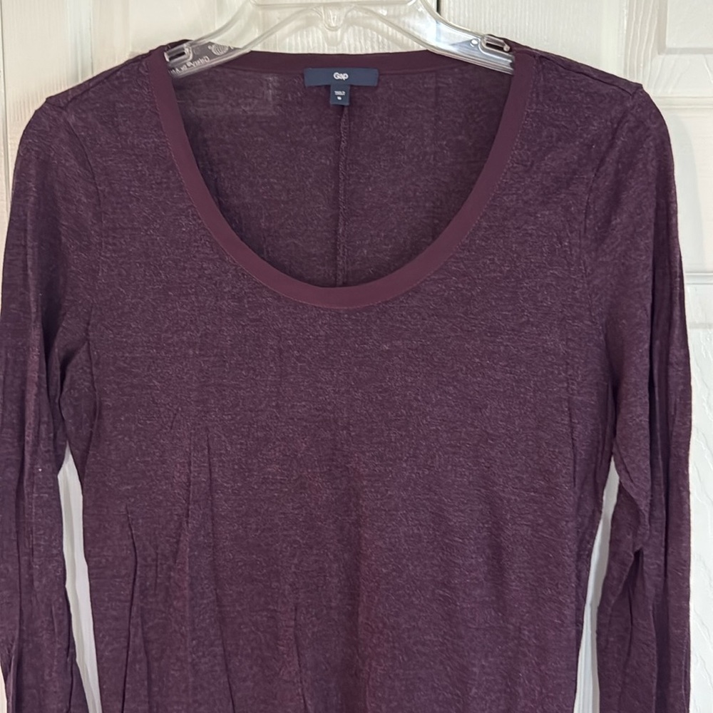 *Gently Worn* GAP Women's Heather Plum Long Sleeve Layering Scoop Neck Tee - M
